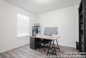 Foto del edificio - 2423 Bart Cv