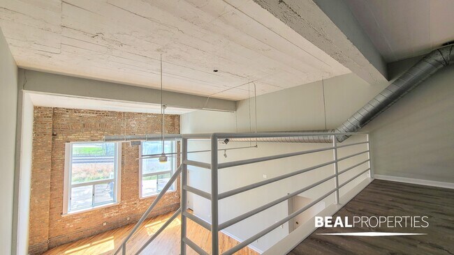 Foto del edificio - 2320 N Damen Ave