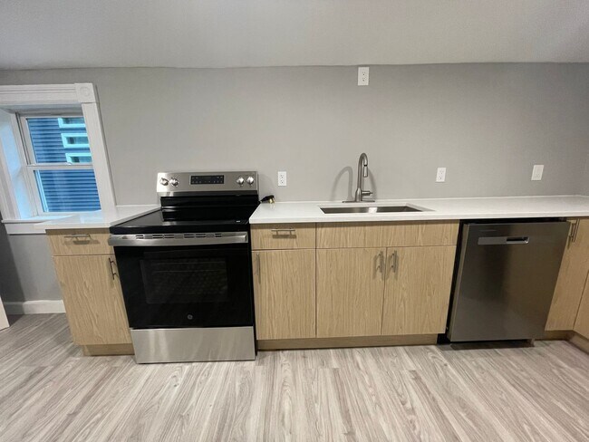 Foto del edificio - Walk to Williams College | Updated 4BR | Pet Friendly w/ Parking & Yard