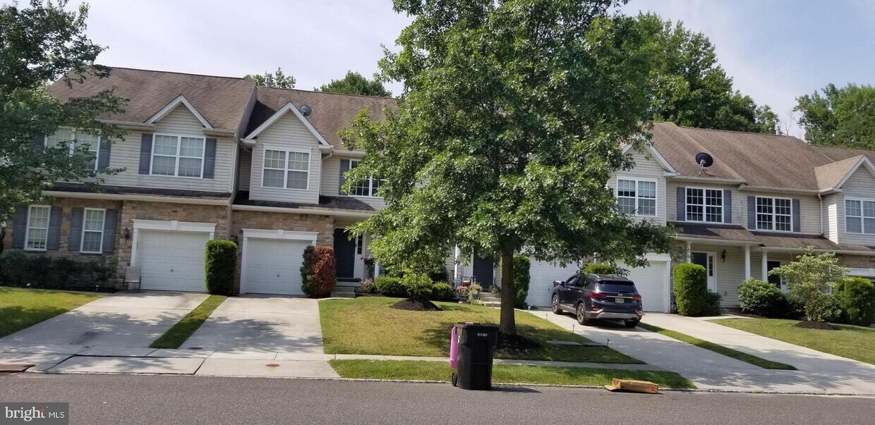 Primary Photo - 304 Hidden Dr