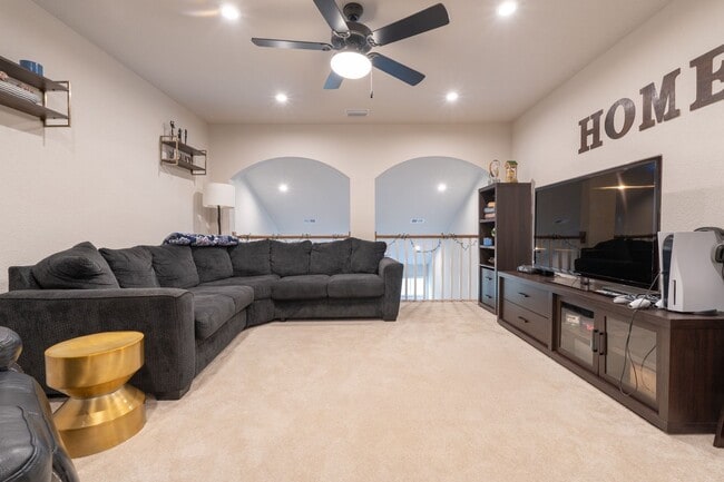 Foto del edificio - MOVE IN READY 3 Bedroom in Desirable Grass...