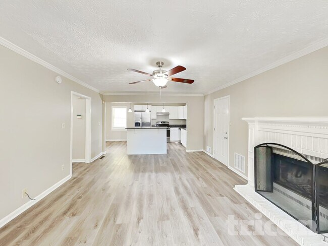 Foto del edificio - 1029 Peace Dr