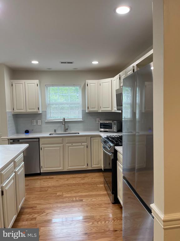 Building Photo - 211 Sonnett Pl