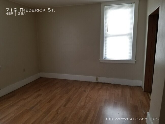 Building Photo - 4 Bedroom McKees Rocks House