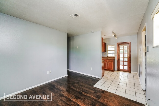 Foto del edificio - 955 N Carpenter Rd