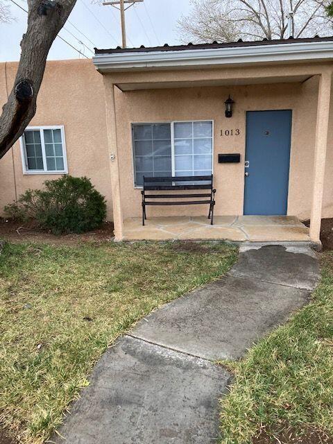 Building Photo - 1013 Alvarado Dr NE