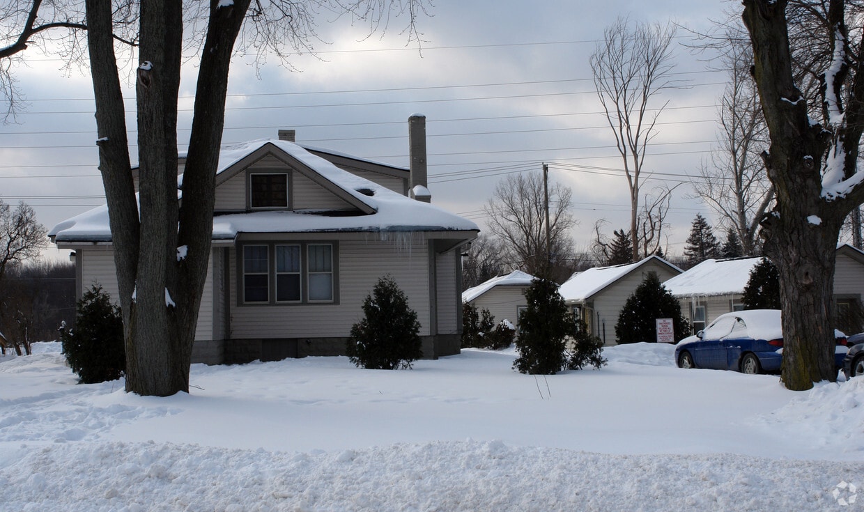 31715 W 9 Mile Rd, Farmington, MI 48336 Apartments in Farmington, MI