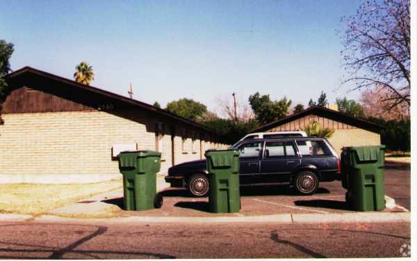 Building Photo - 2140 W Vista Ave