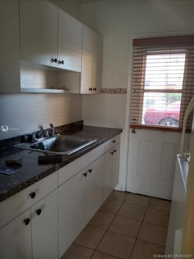 Foto del edificio - 1255 W 49th Pl