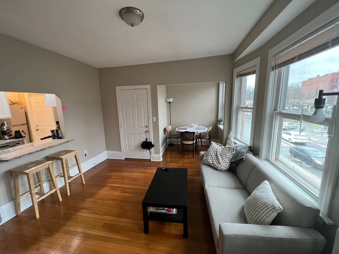 Foto principal - 9/1 Renovated 2BR near BU South/St Marys/A...