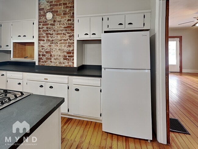 Building Photo - 215 Wilson Ave