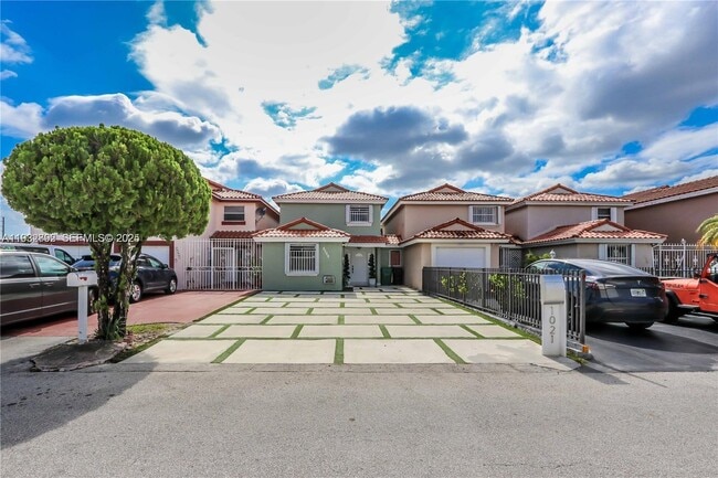 Foto del edificio - 1021 SW 104th Ct