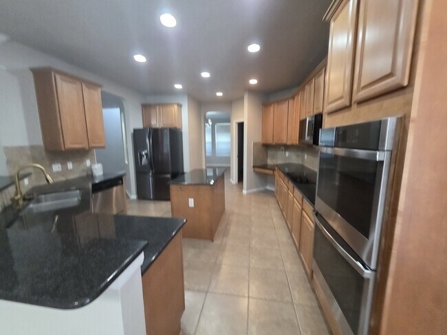 Building Photo - 423 Wrought Iron Dr