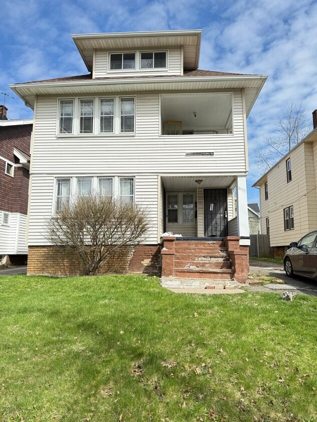 Primary Photo - 11913 Buckingham Ave