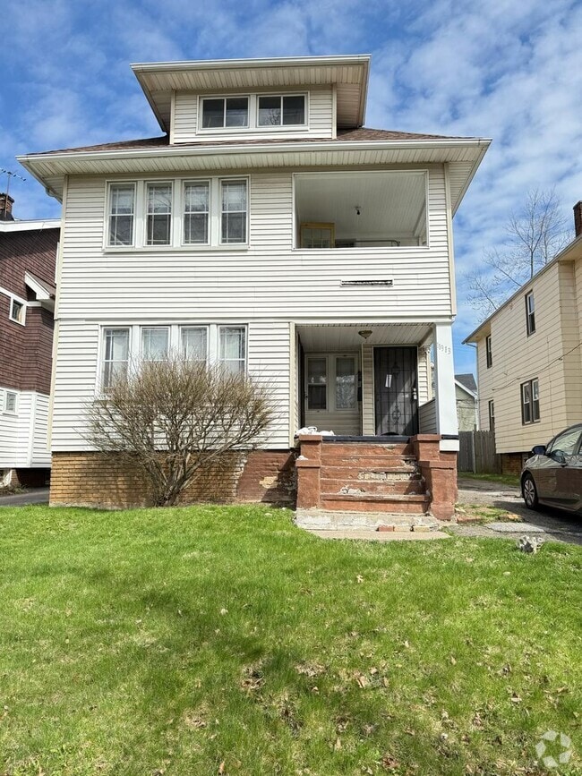 Building Photo - 11913 Buckingham Ave