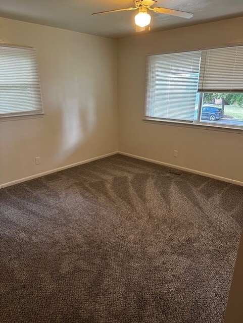 Building Photo - 3115 Holiday Dr