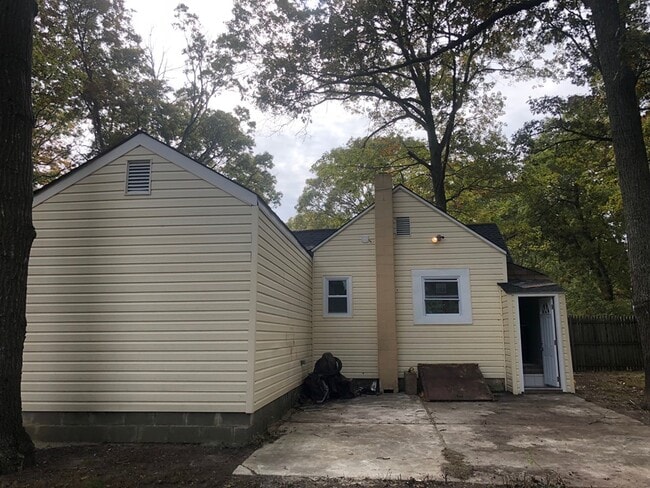 Building Photo - 49 Dover Ave