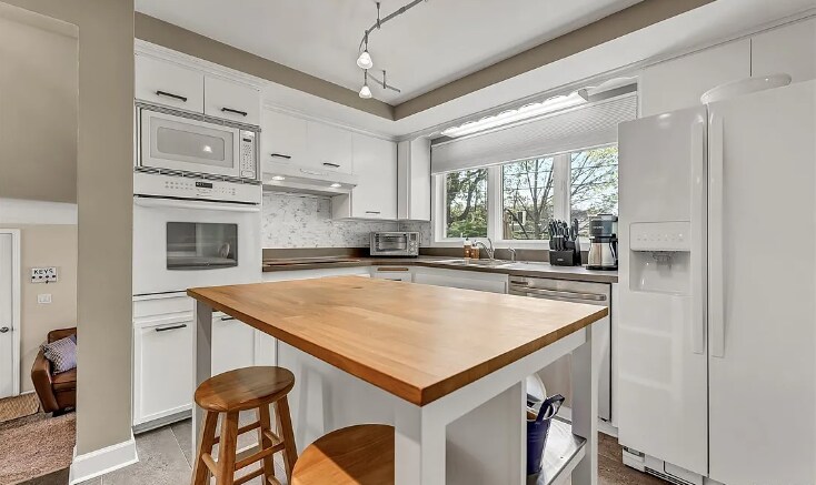 Foto principal - 711 Edgewater Dr