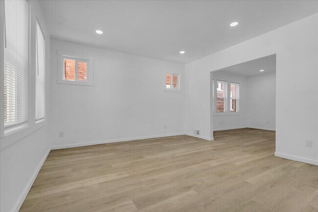 Building Photo - 2727 Leslie St