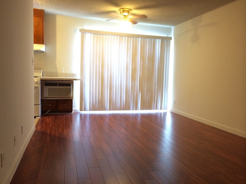Primary Photo - 530 Veteran Ave