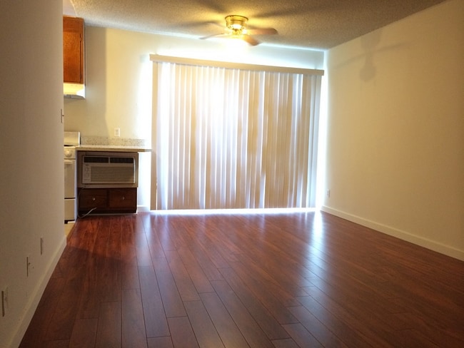 Photo - 530 Veteran Ave (Los Angeles, CA) Apartment