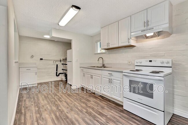 Building Photo - 9105 Rosedale Dr