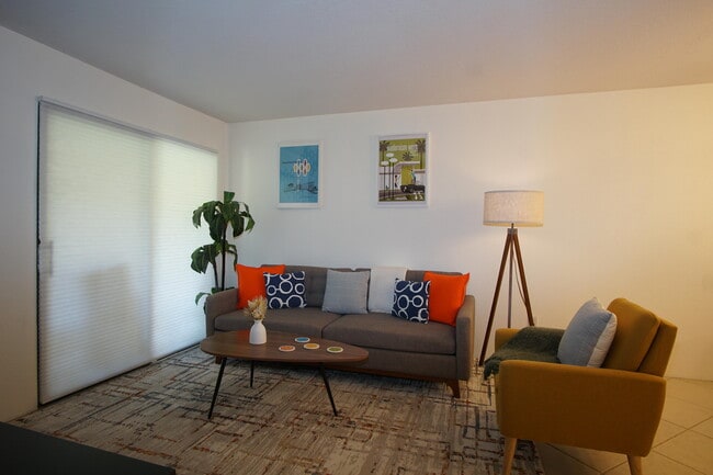 Foto del edificio - 2801 Los Felices Cir E