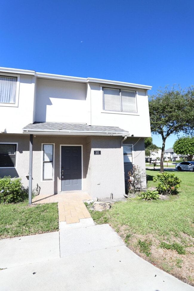 Building Photo - 101 Shoreview Dr