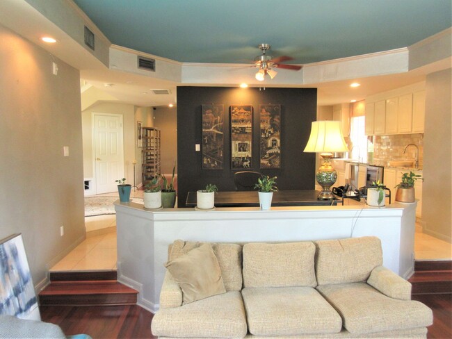 Foto del edificio - Furnished 3-bedroom in Travis Heights with Downtown Views!