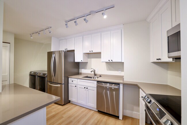 Lavadora y secadora 2023 - 4601 N Park Ave