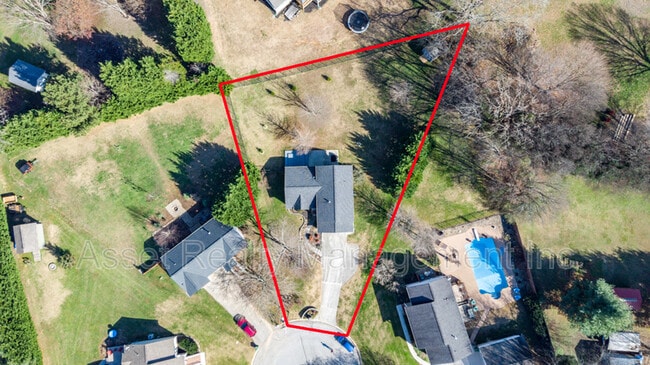 Foto del edificio - 722 Chapelwood Cir