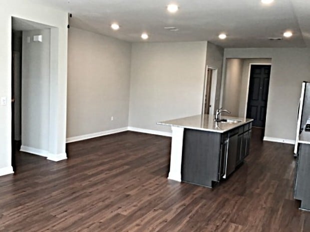 Foto del edificio - 8006 Cottage Rose Dr