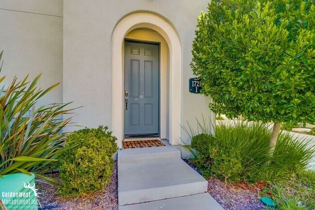Foto del edificio - Bright & Spacious 2Bdm 2Ba Townhome in Eas...