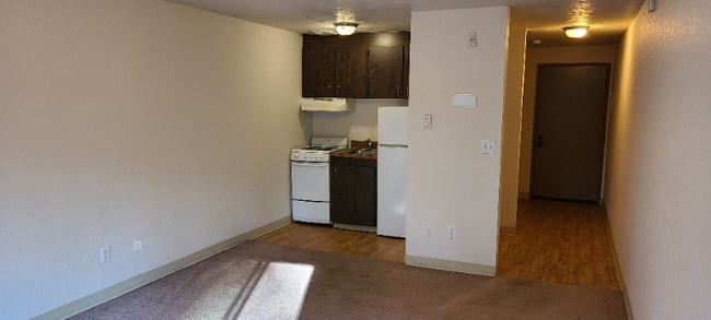 Building Photo - 1625 Kent Des Moines Rd