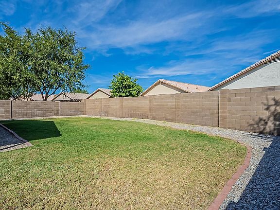 Foto del edificio - 718 W Baylor Ln
