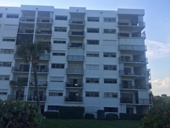 Building Photo - 5159 N Hwy A1A