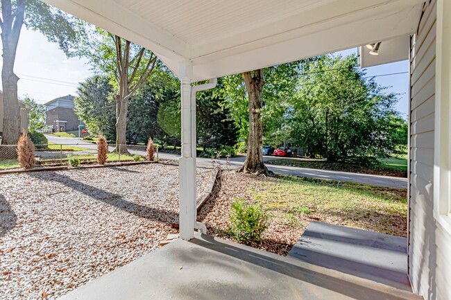 Building Photo - Combo Goodness - Downtown Travelers Rest a...