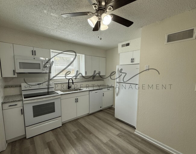 Building Photo - 711 BARNES Dr