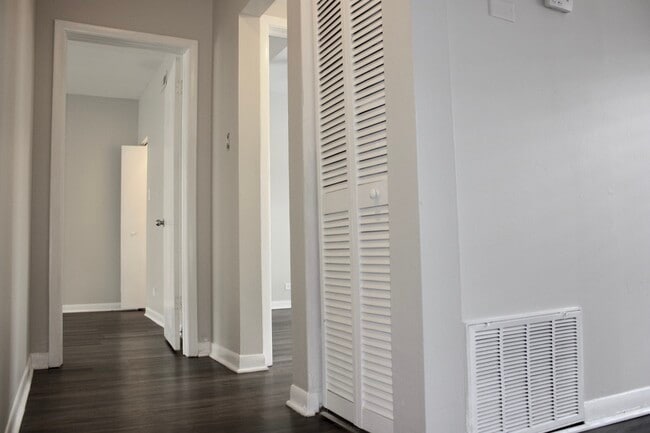 Building Photo - 2400 N Kilbourn Ave