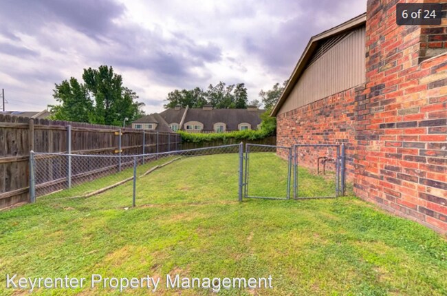 Building Photo - 2 br, 1.5 bath House - 3228 E 47th St