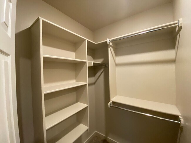 Building Photo - 3 Bed 2 Bath Duplex in Moore Schools!!!