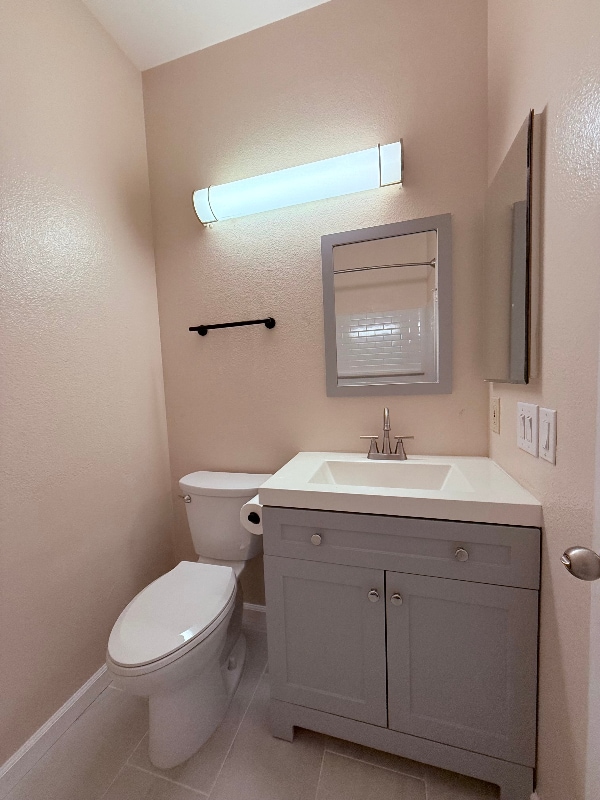 Building Photo - 1950 Camino De La Reina