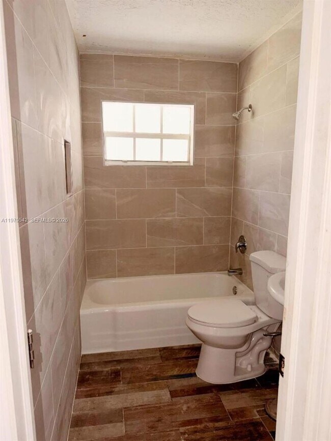 Foto del edificio - 3048 NW 20th St