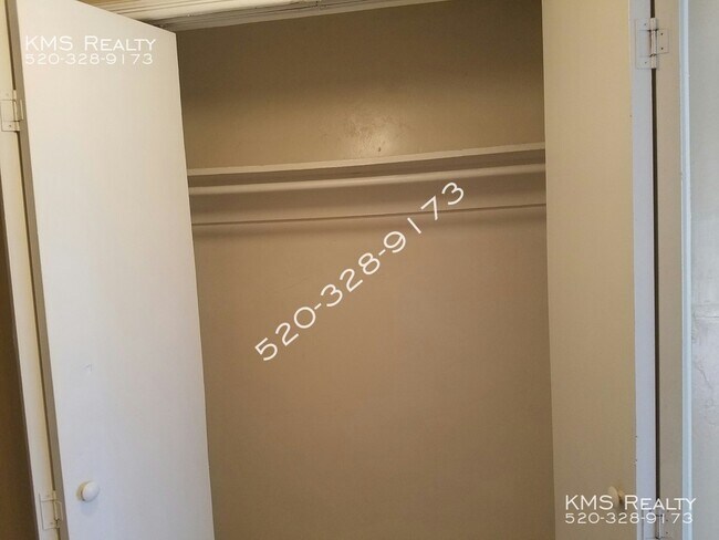 Building Photo - 2 Bedroom  1 Bath (OWNER - AGENT)