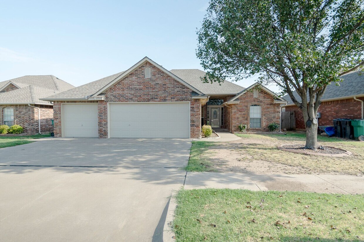 Primary Photo - Beautiful 3 Bed 2 Bath with a Office in th...