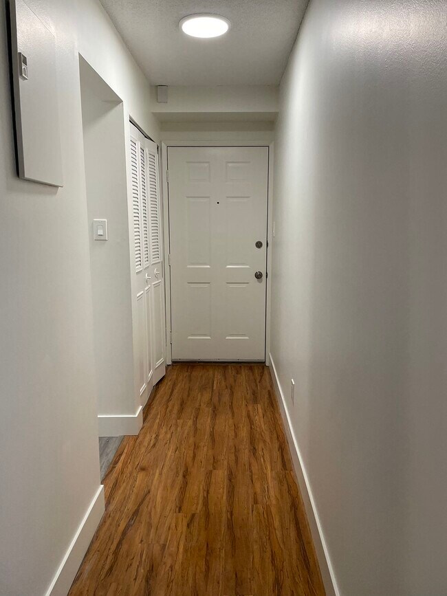 1083136 Kingsway Unit Lewardecourt, Vancouver, BC V5R 5K1 Condo for