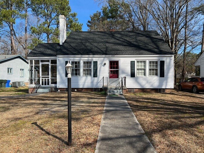 Primary Photo - 1206 Adams St N