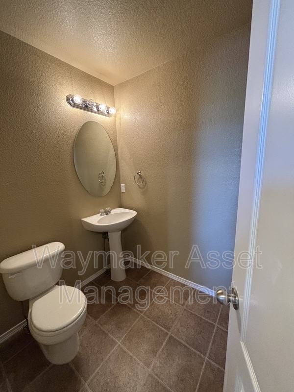 Building Photo - 6594 Silverwind Cir