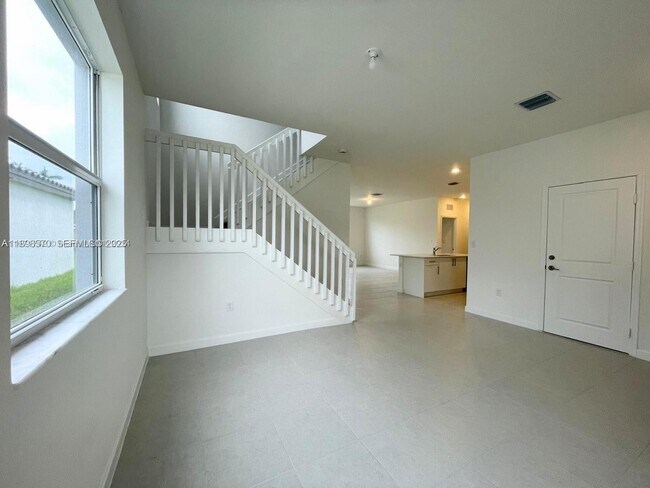 Foto del edificio - 2647 SE 8th Ct