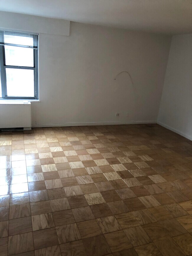 Building Photo - 245 E 63rd St
